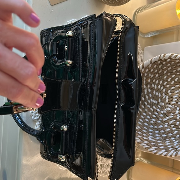 Authentic Burberry Mini Manor quilted patent leather handbag - Picture 5 of 9